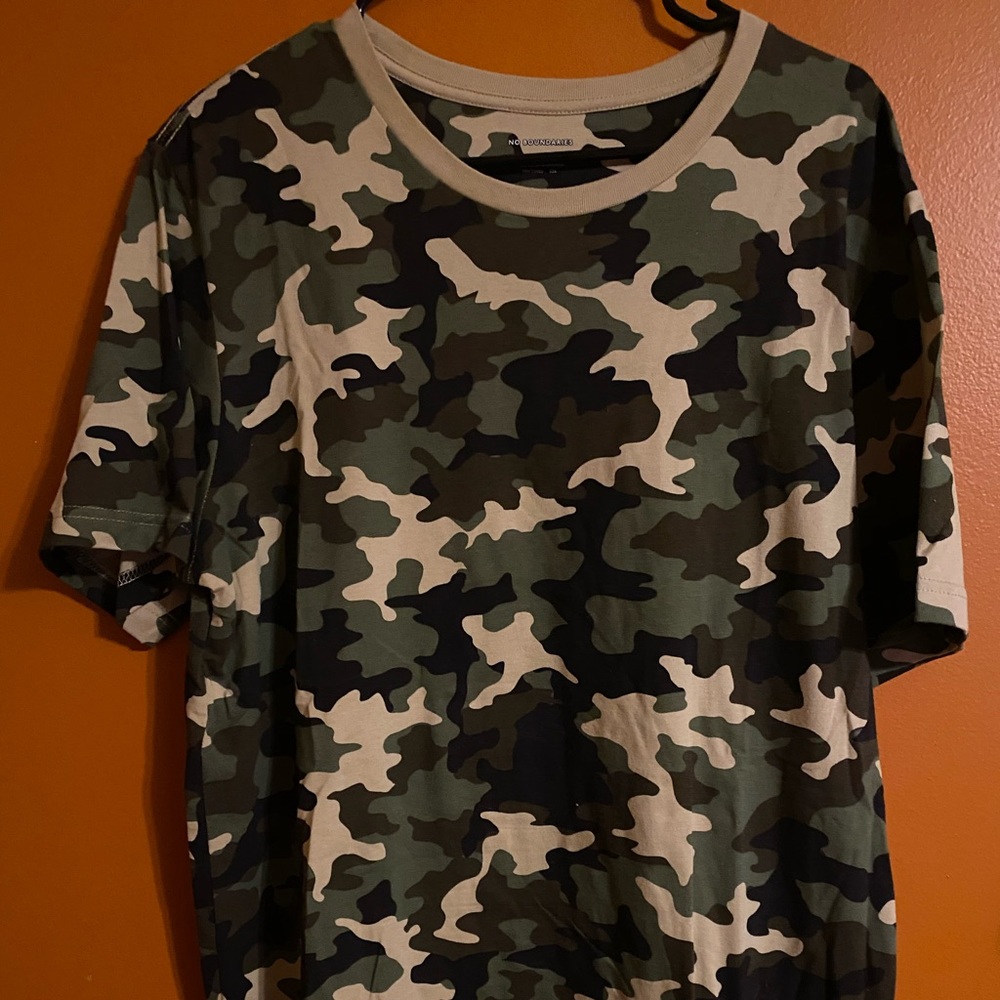 No Boundaries Mens Camo T-shirt size 38-40